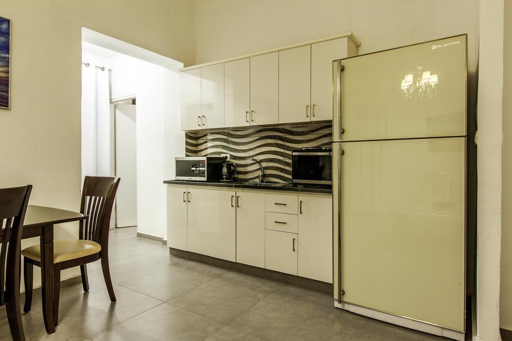 Sunset Beach Apartments Tel Aviv Exterior photo